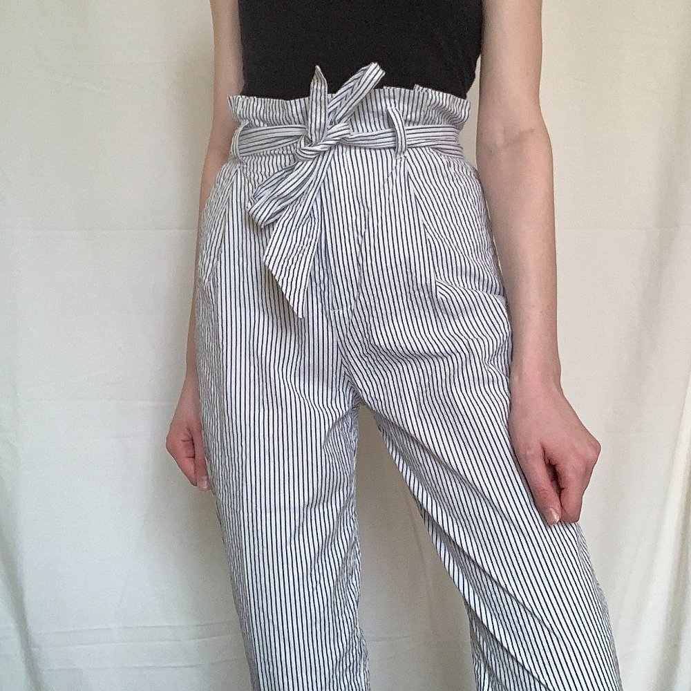 💙H&M Tie Front Striped Pants💙